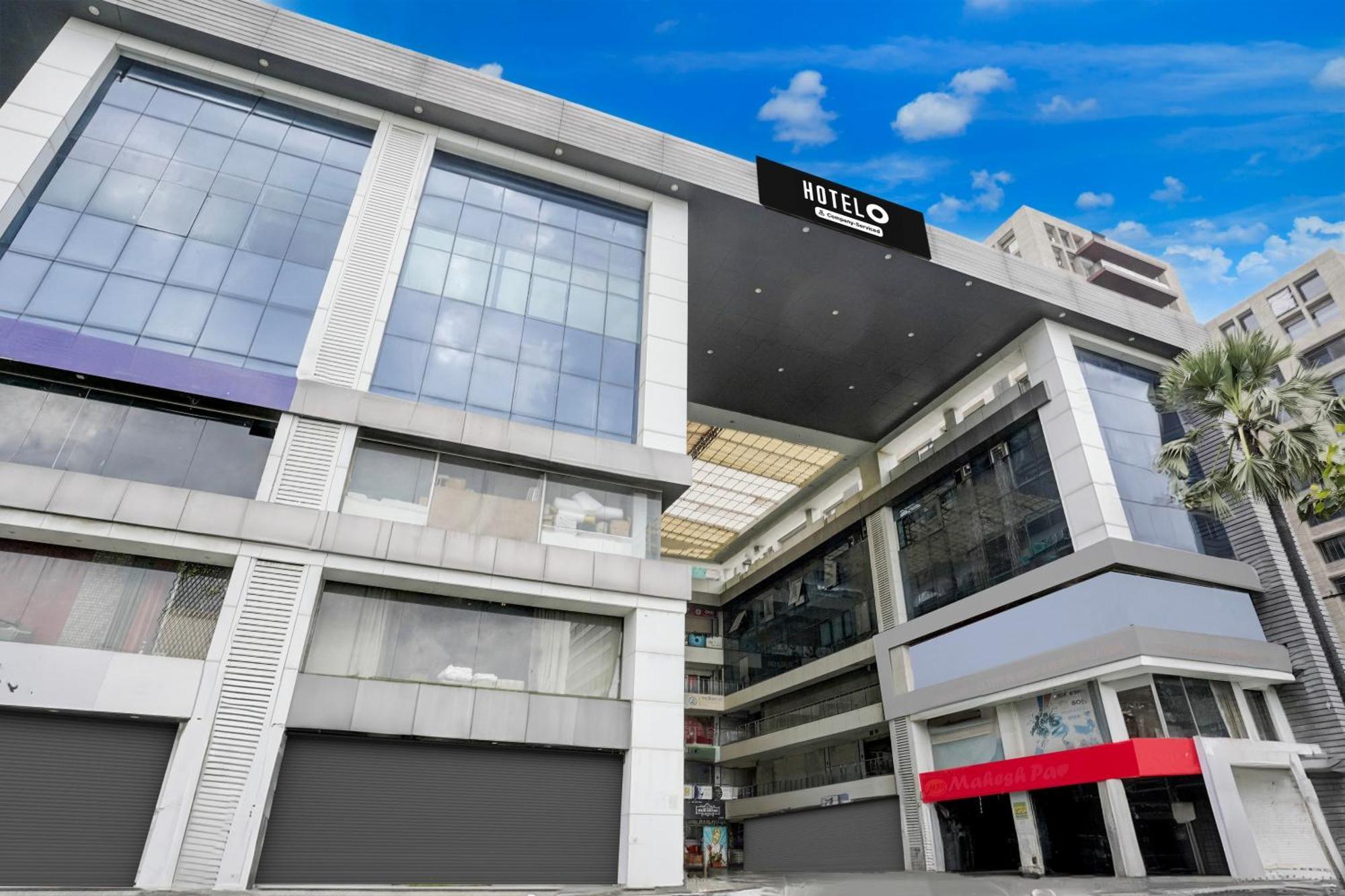 Super Hotel O Vip Road Formerly Hotel Lotus Сурат Екстериор снимка