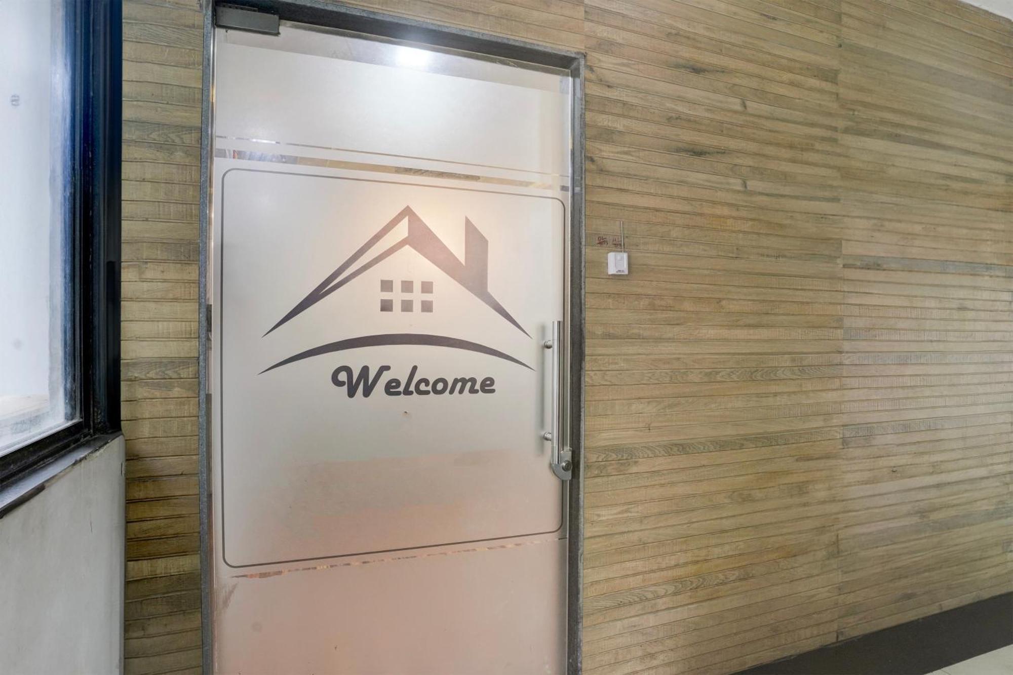 Super Hotel O Vip Road Formerly Hotel Lotus Сурат Екстериор снимка